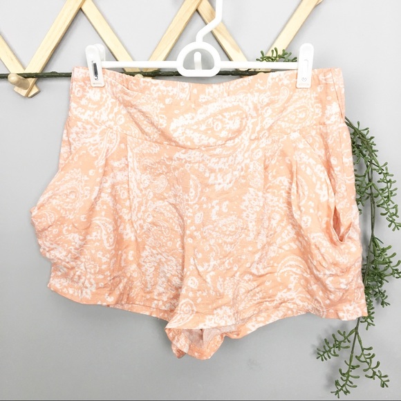 FREE PEOPLE • Peach tea paisley drape shorts SMALL - Picture 2 of 6